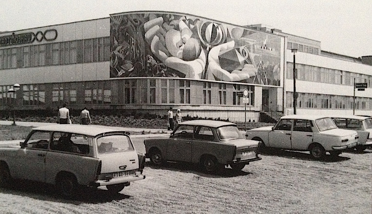 El edificio tal cual era en los años 80. Fotografía del archivo municipal de Erfurt