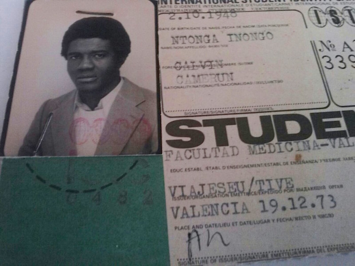 Inongo estudió Medicina en Valencia, aunque no llegó a terminar la carrera. Este carnet corresponde a una época en la que su nombre oficial era Calvin  Ntonga Inongo.