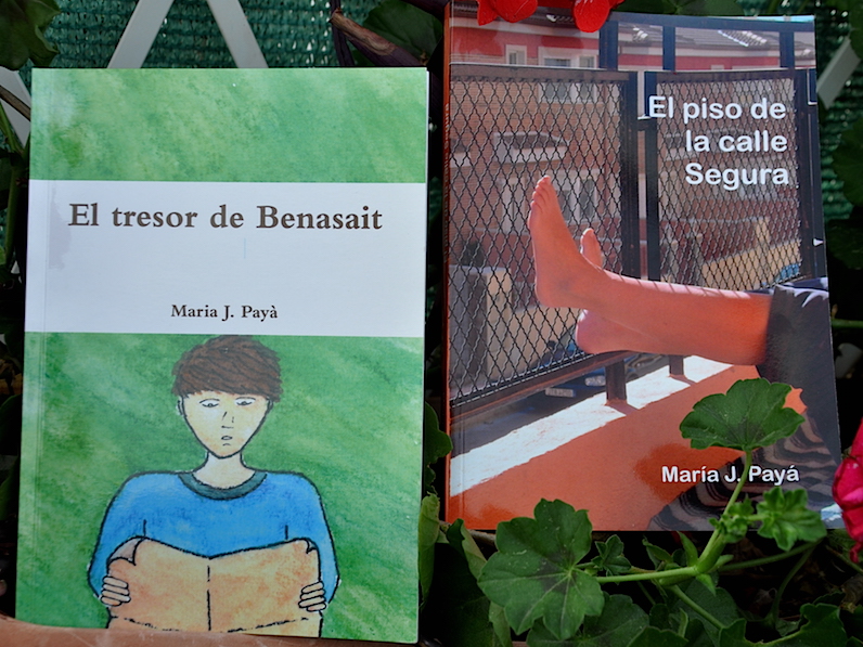 Las dos narraciones publicadas por Maria José, la de la izqiuerda, para  jovencitos, la de la derecha, para adultos.