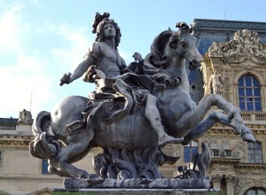 Fig. 7 Luis XIV de Francia a caballo, bronce emplazado en el exterior del Palacio de Versalles.